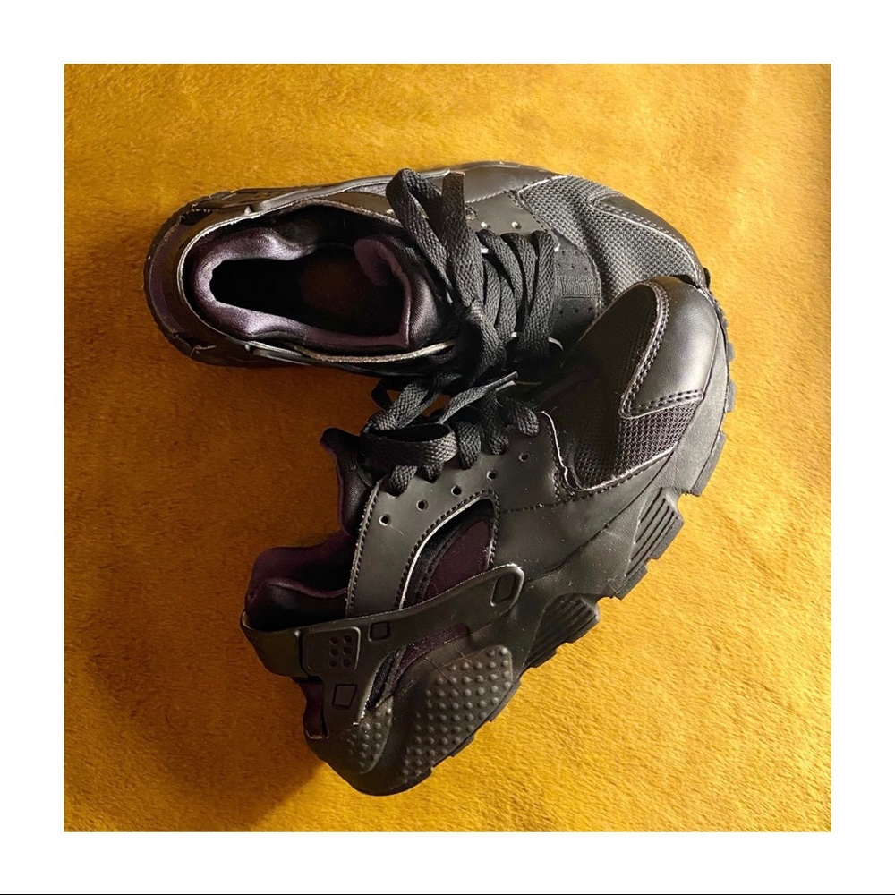 Nike Huarache (6 Wmn / 4.5 Yth)